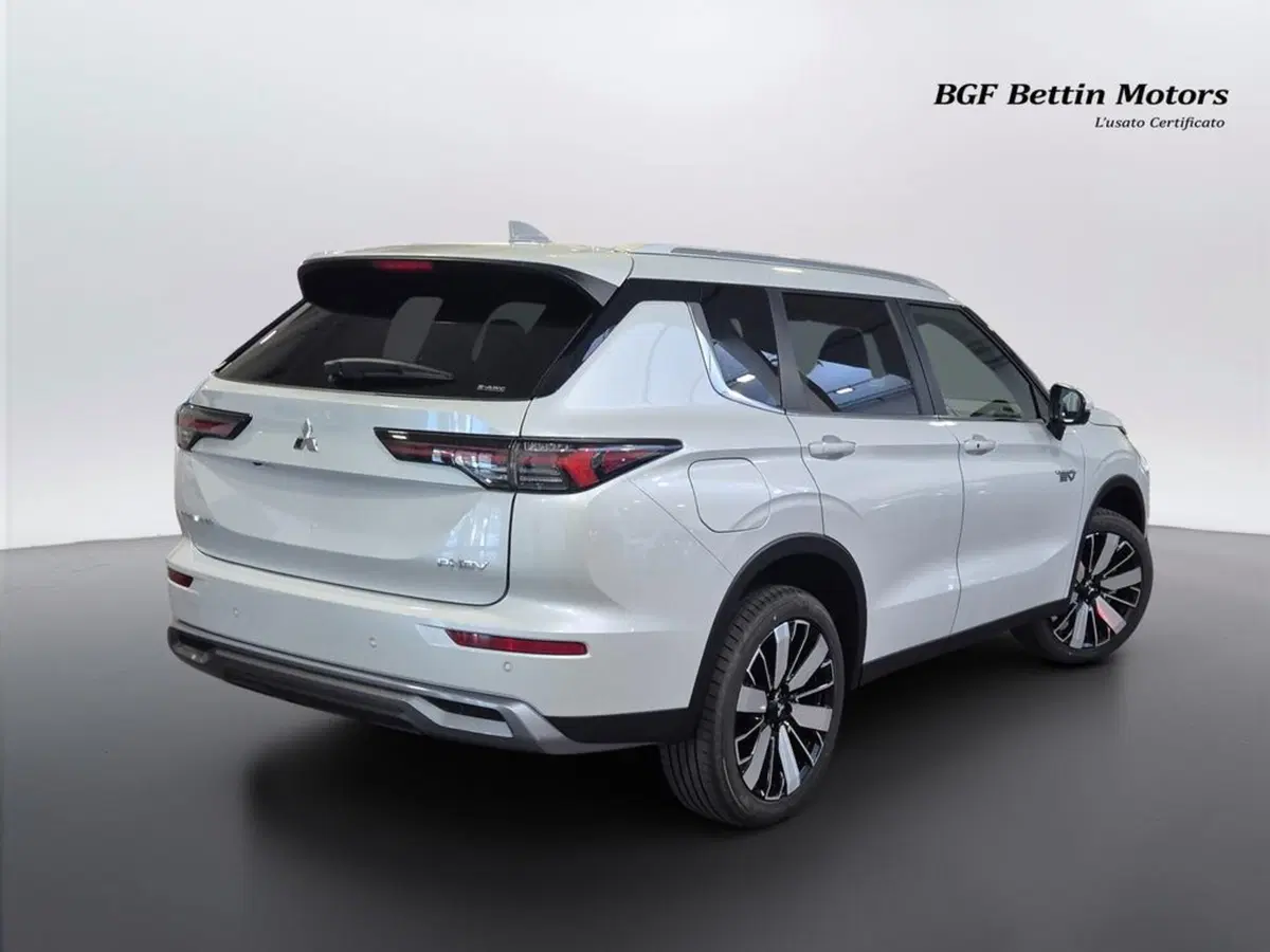 Mitsubishi Outlander nuova a Padova (4)