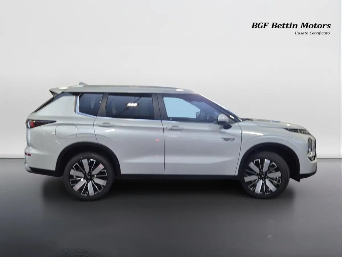 Mitsubishi Outlander nuova a Padova (5)