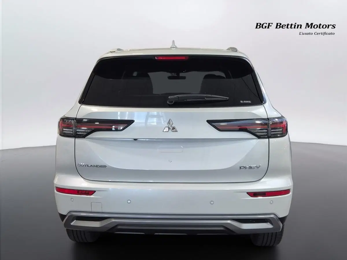 Mitsubishi Outlander nuova a Padova (8)