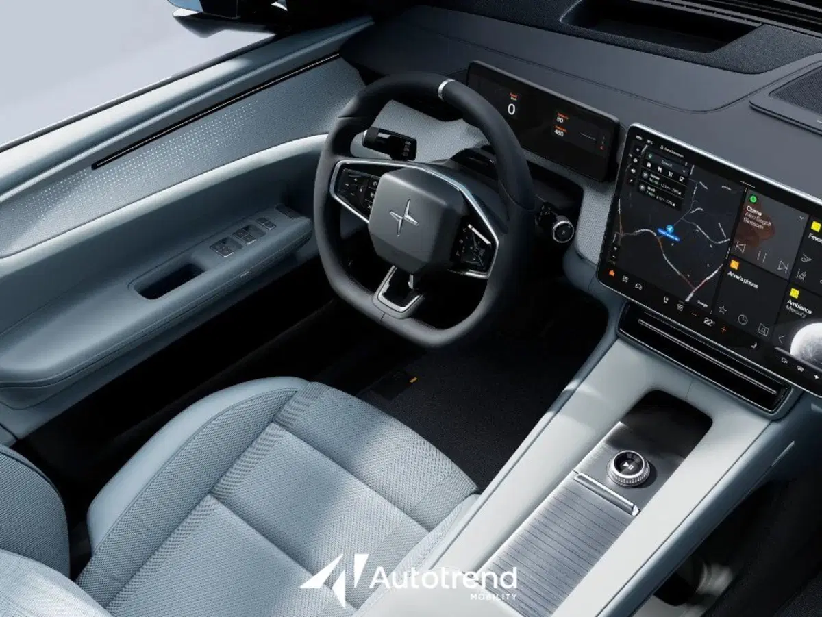 Polestar Polestar 4 nuova a Bari (12)