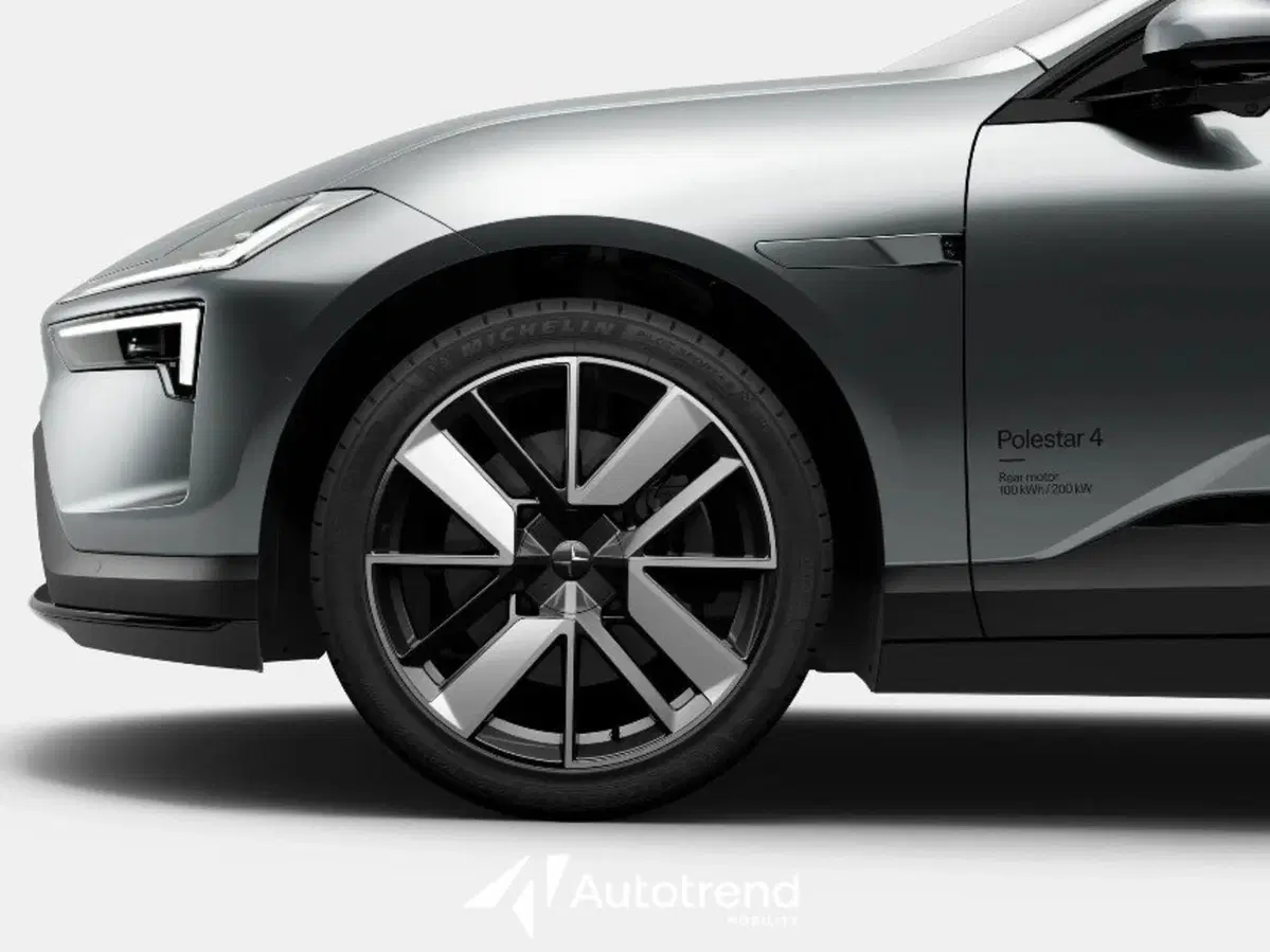 Polestar Polestar 4 nuova a Bari (7)
