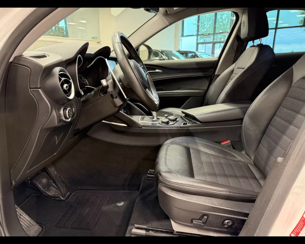 Alfa Romeo Stelvio usata a Treviso (12)