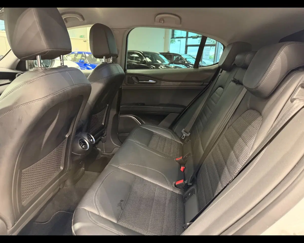 Alfa Romeo Stelvio usata a Treviso (17)