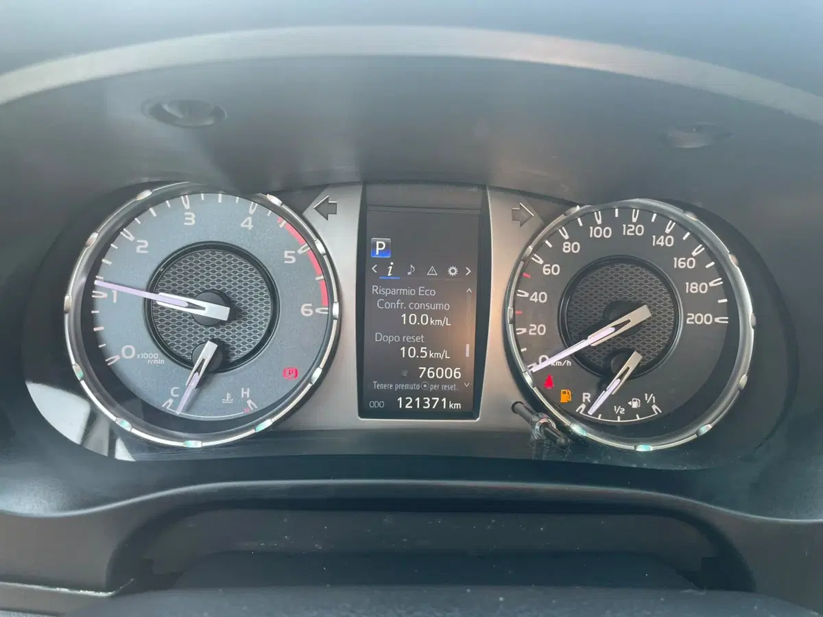 Toyota Hilux usata a Piacenza (8)