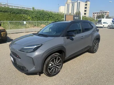 Toyota Yaris Cross 1.5h GR Sport Black Sky fwd 116cv e-cvt del 2025 usata a Piacenza
