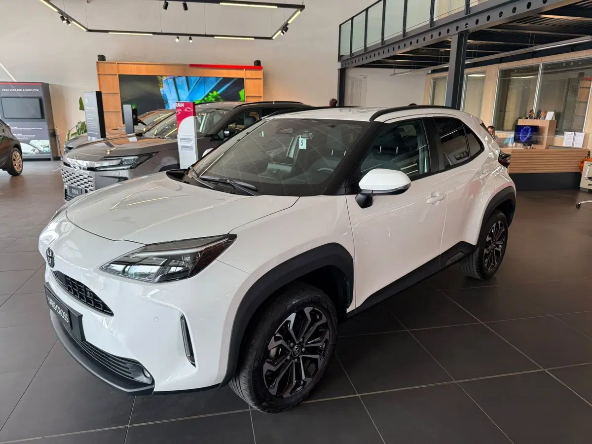 Toyota Yaris Cross nuova a Piacenza (2)