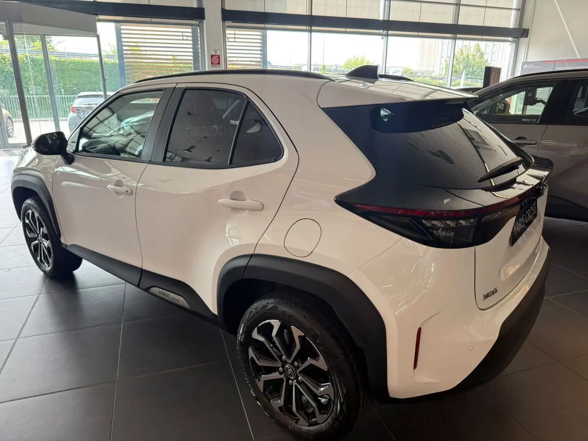 Toyota Yaris Cross nuova a Piacenza (4)