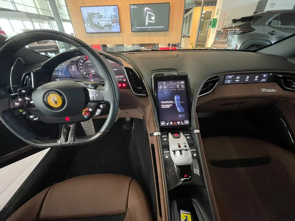 Ferrari Roma Spider usata a Piacenza (12)