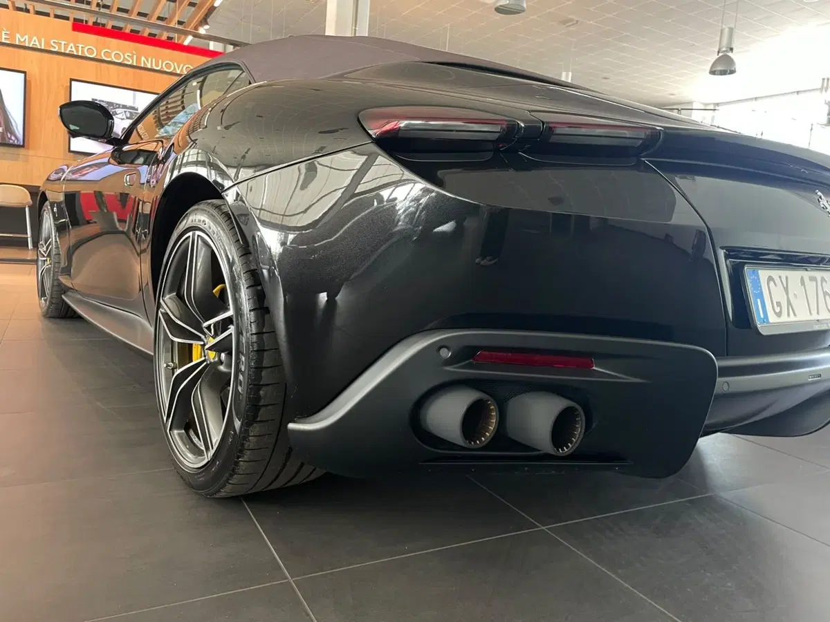 Ferrari Roma Spider usata a Piacenza (8)