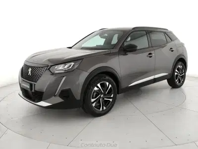 Peugeot 2008 1.2 turbo Allure 100cv del 2023 usata a Teverola