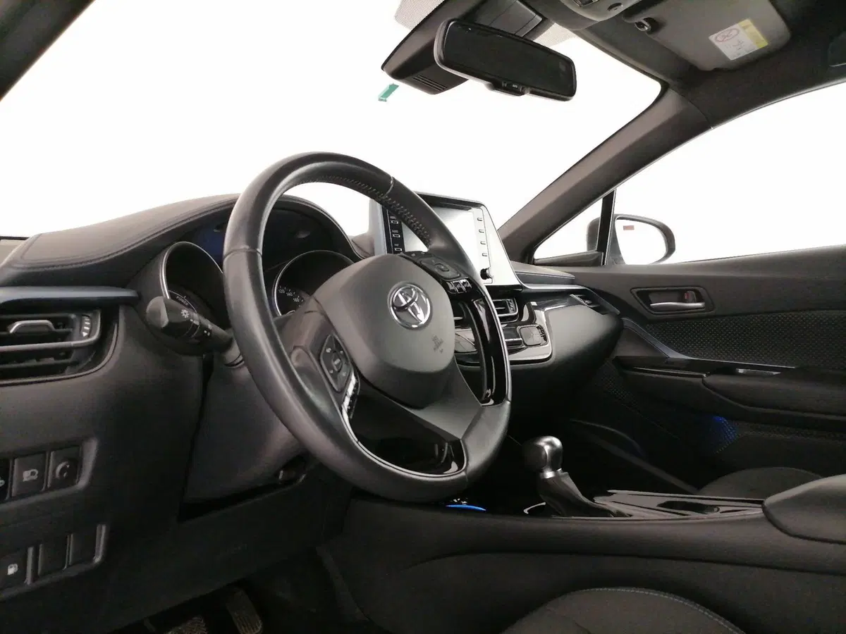 Toyota Toyota C-HR usata a Roma (11)