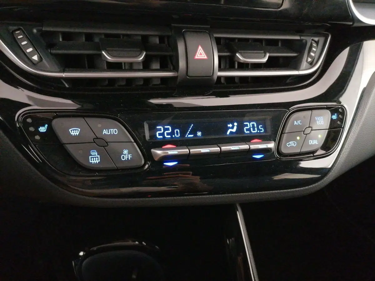 Toyota Toyota C-HR usata a Roma (14)