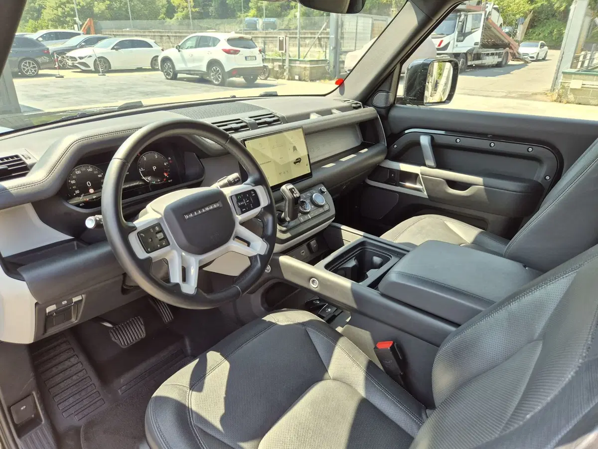 Land Rover Defender usata  (6)