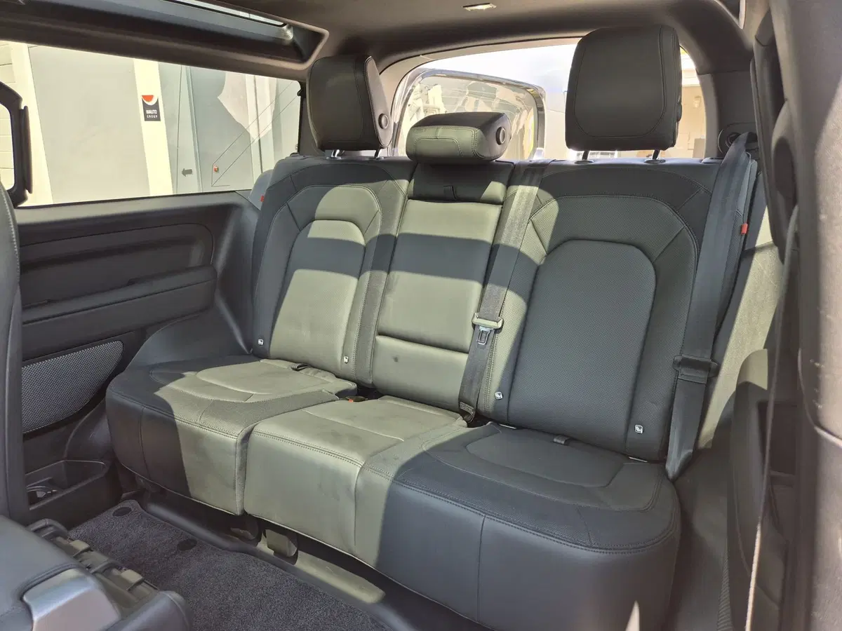 Land Rover Defender usata  (7)