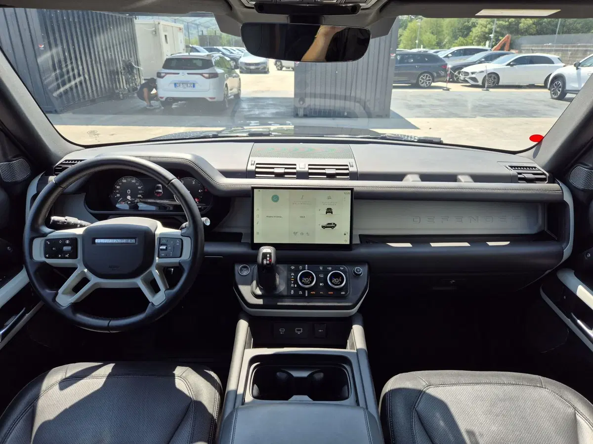 Land Rover Defender usata  (8)