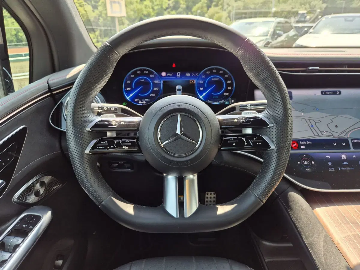 Mercedes-Benz EQE SUV usata  (18)