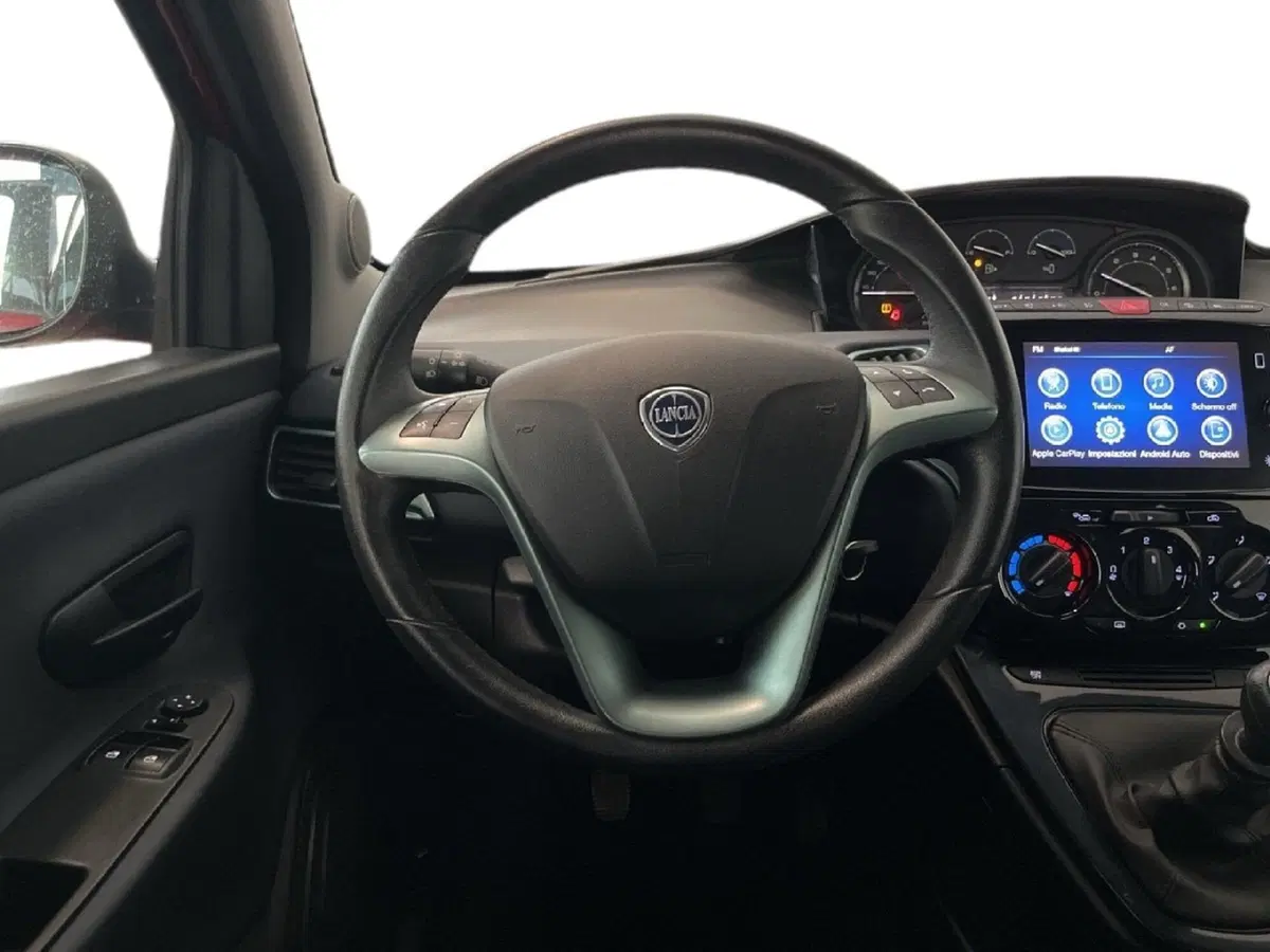 Lancia Ypsilon usata a Torino (11)