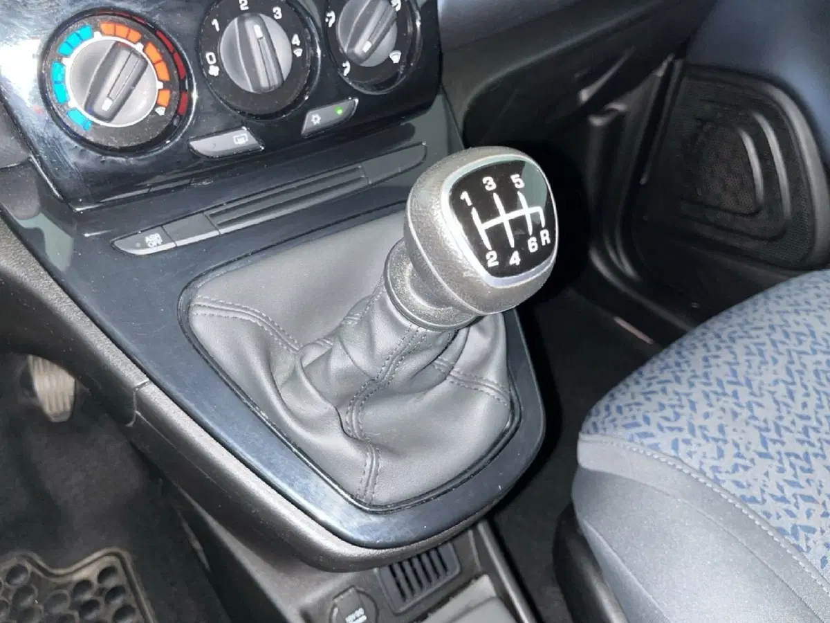 Lancia Ypsilon usata a Torino (12)