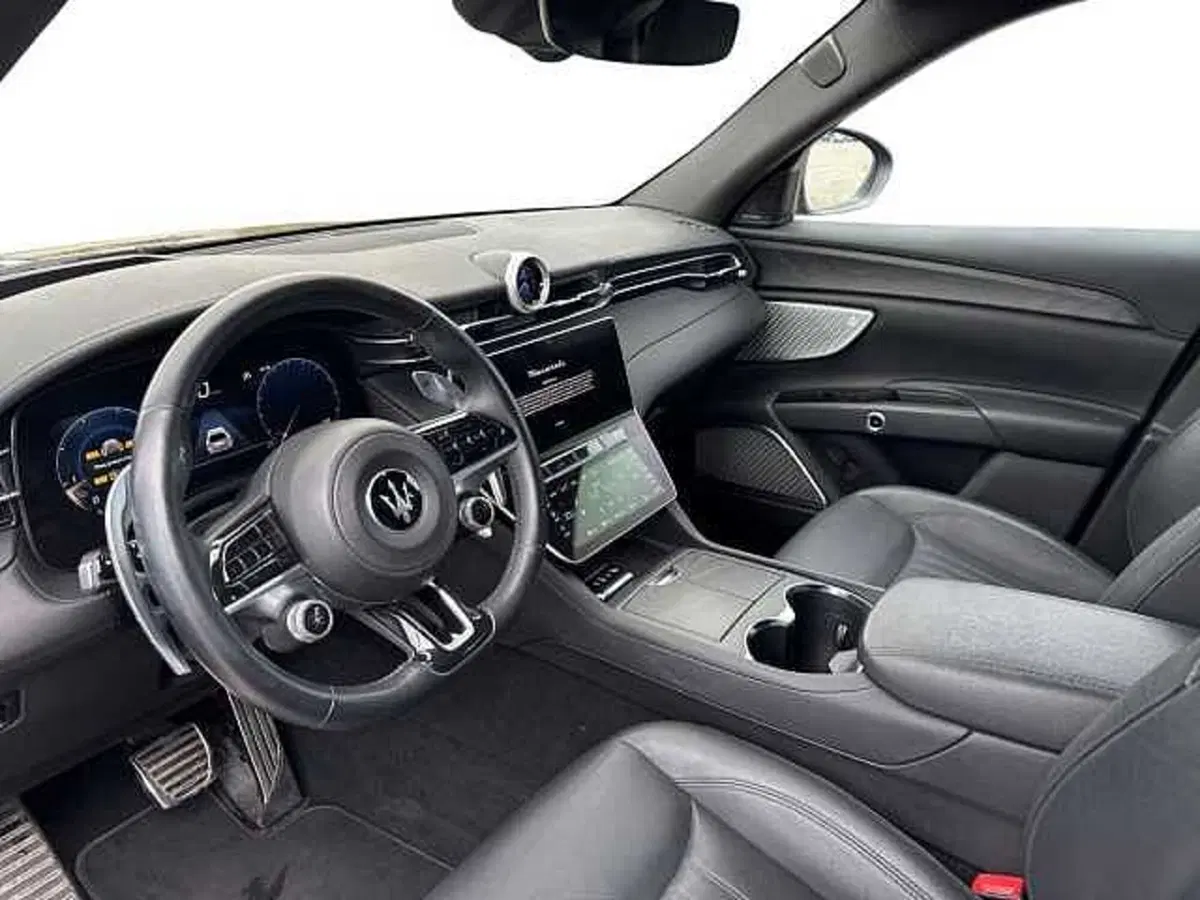 Maserati Grecale usata a Napoli (12)
