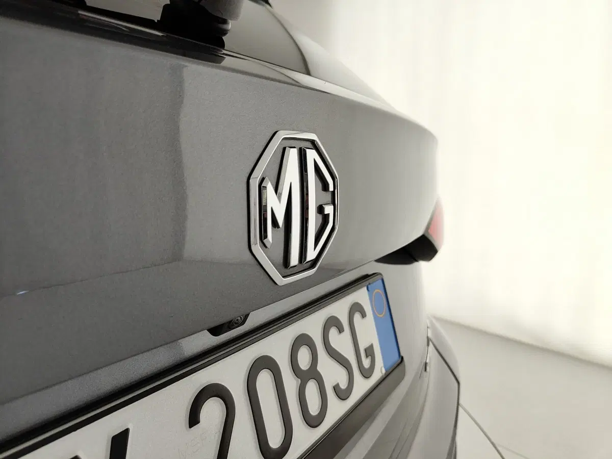 Mg ZS EV usata a Caserta (10)