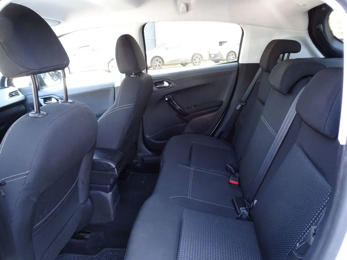 Peugeot 208 usata a Treviso (11)
