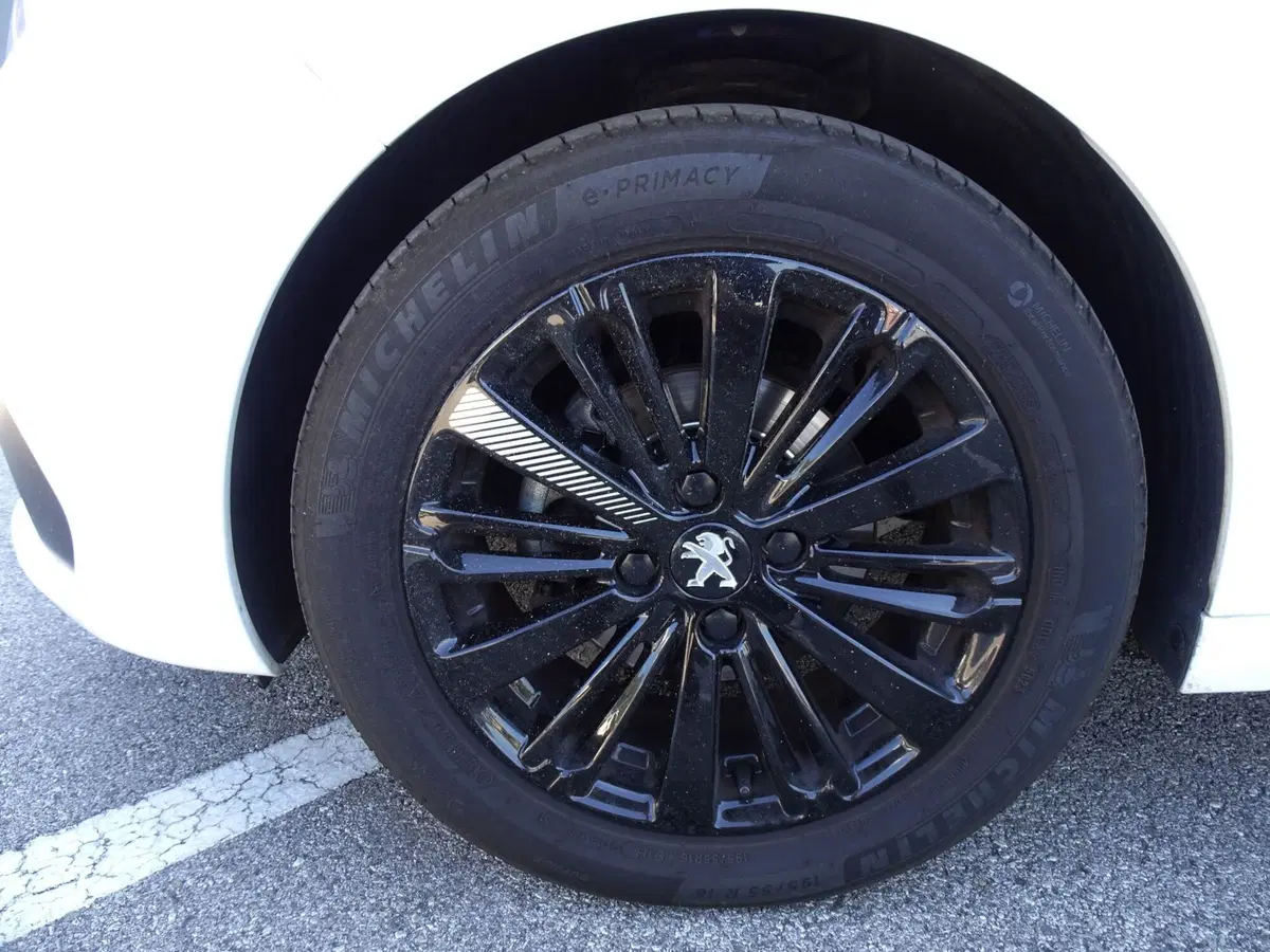 Peugeot 208 usata a Treviso (8)