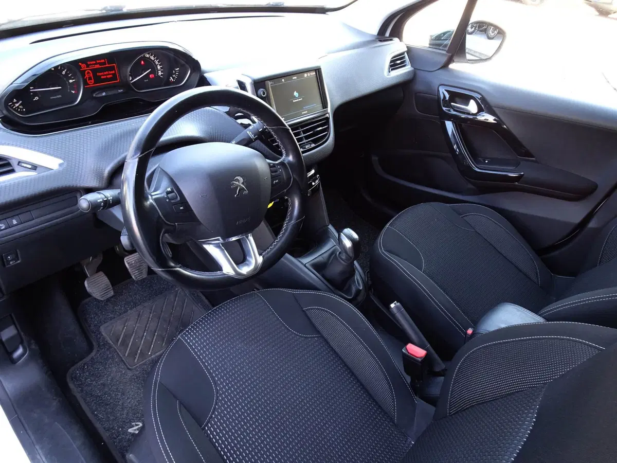 Peugeot 208 usata a Treviso (9)