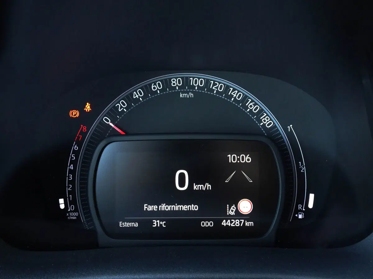 Toyota Aygo X usata a Treviso (17)
