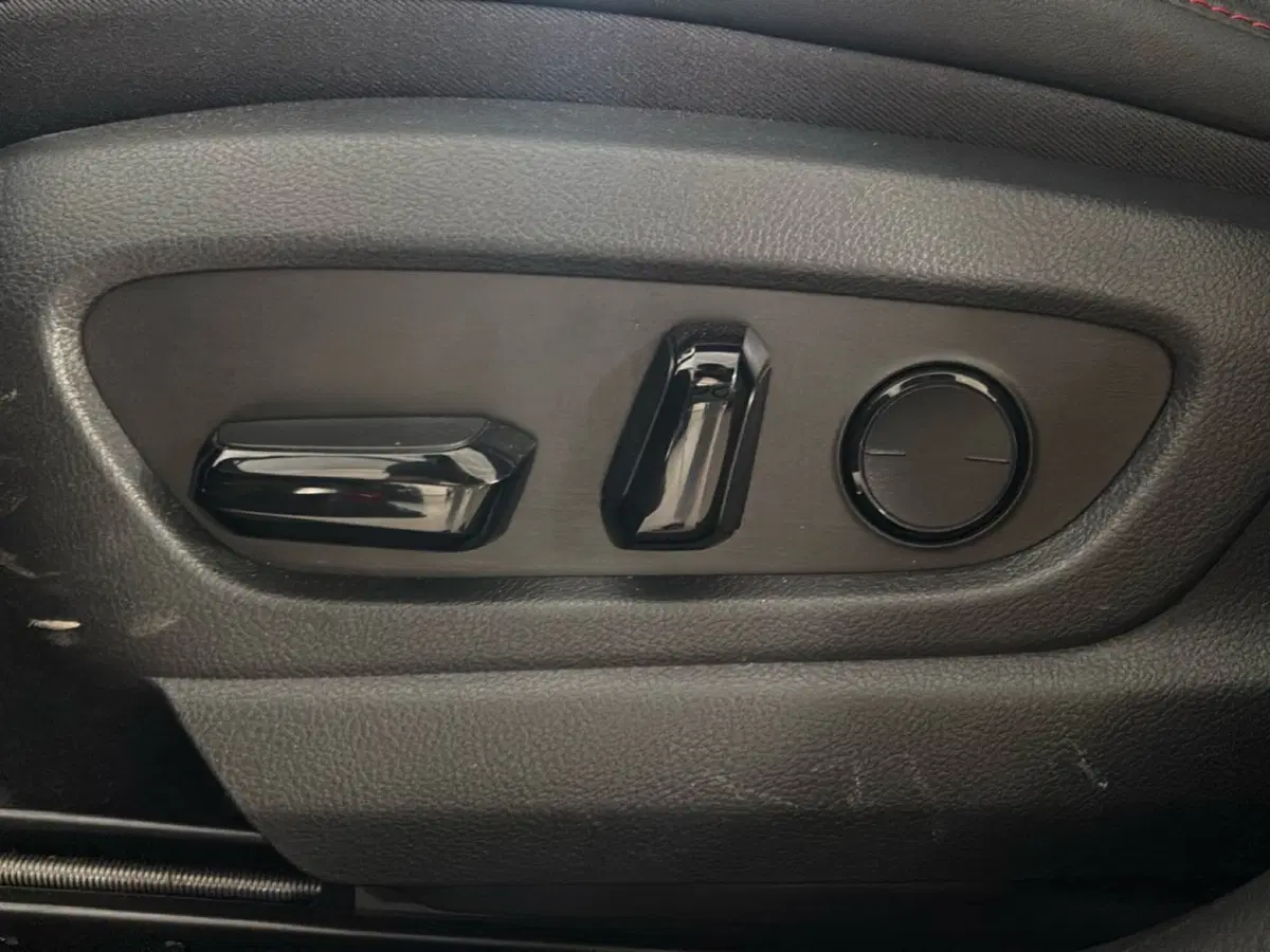 Lexus UX usata a Bologna (11)