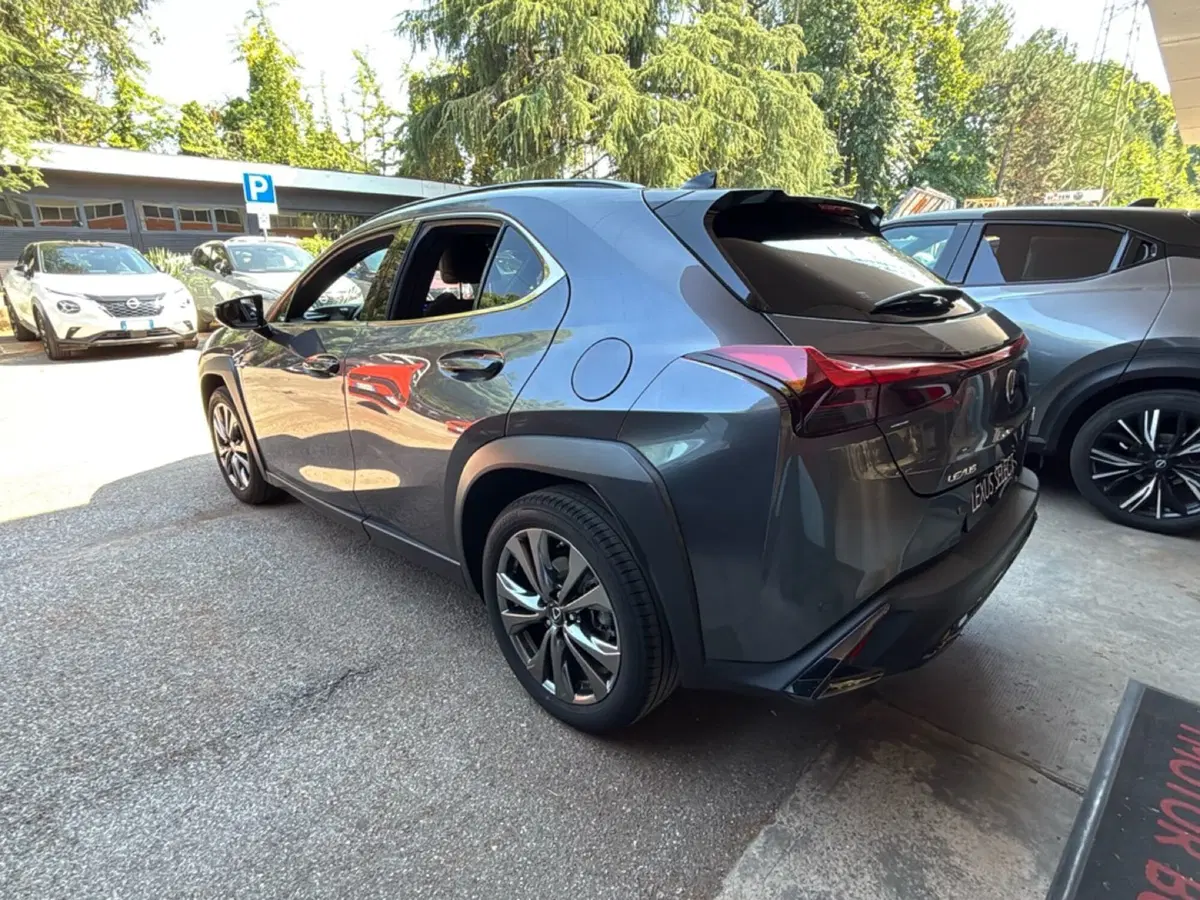 Lexus UX usata a Bologna (5)