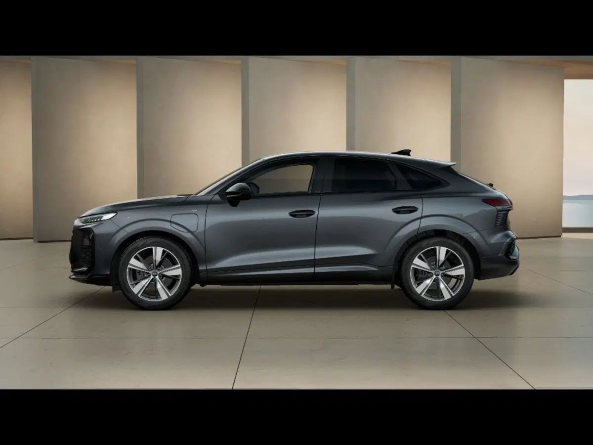Audi Q3 Sportback nuova a Grosseto (2)