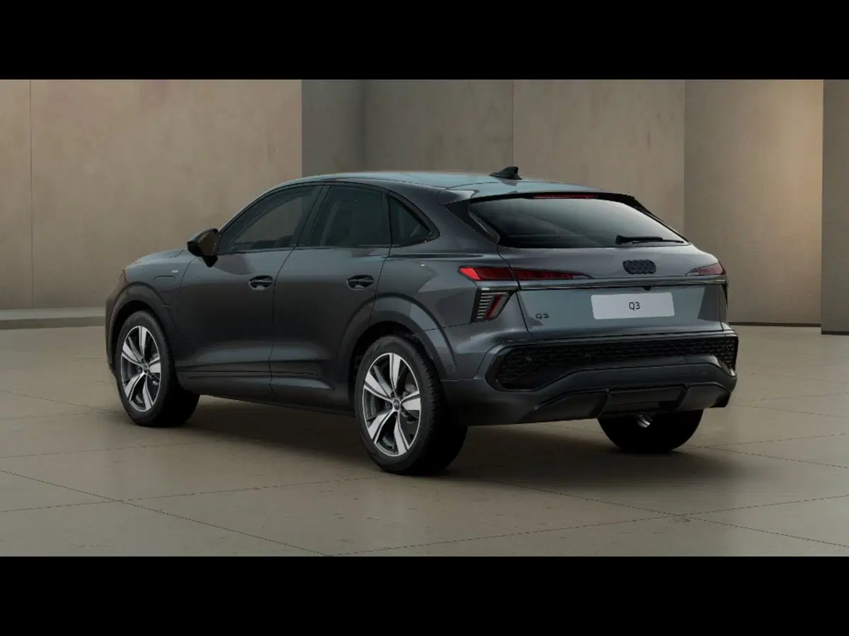 Audi Q3 Sportback nuova a Grosseto (3)