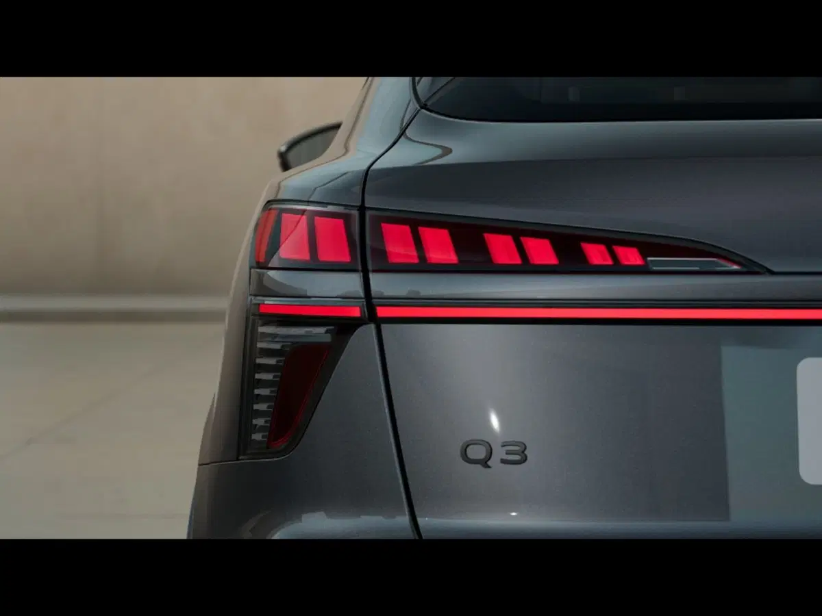 Audi Q3 Sportback nuova a Grosseto (7)