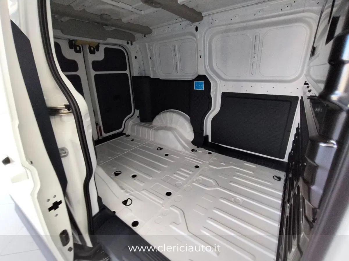 Kia PV5 Cabinato nuova a Como (14)