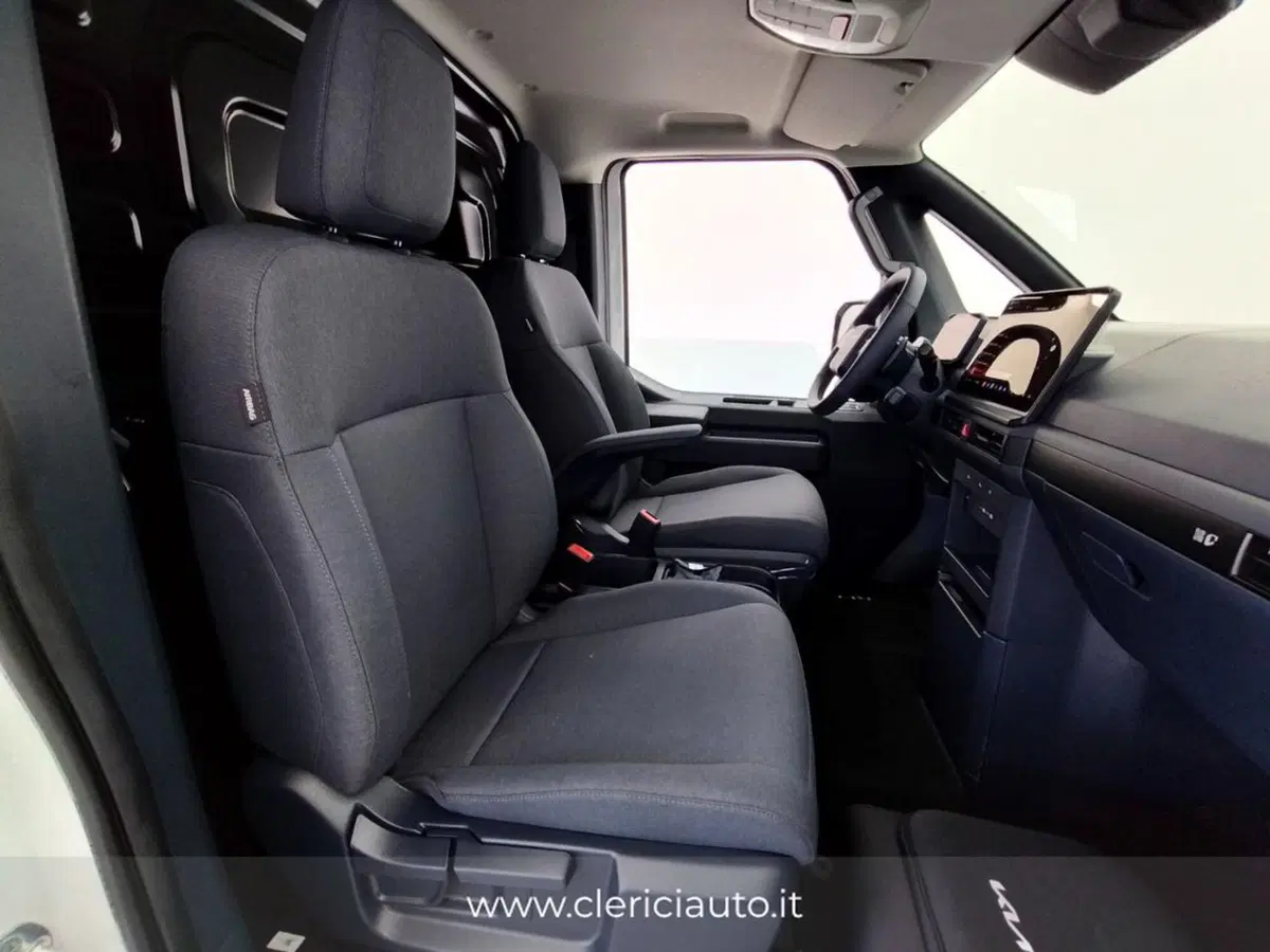 Kia PV5 Cabinato nuova a Como (3)