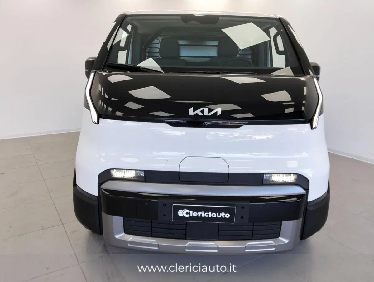 Kia PV5 Cabinato nuova a Como (4)