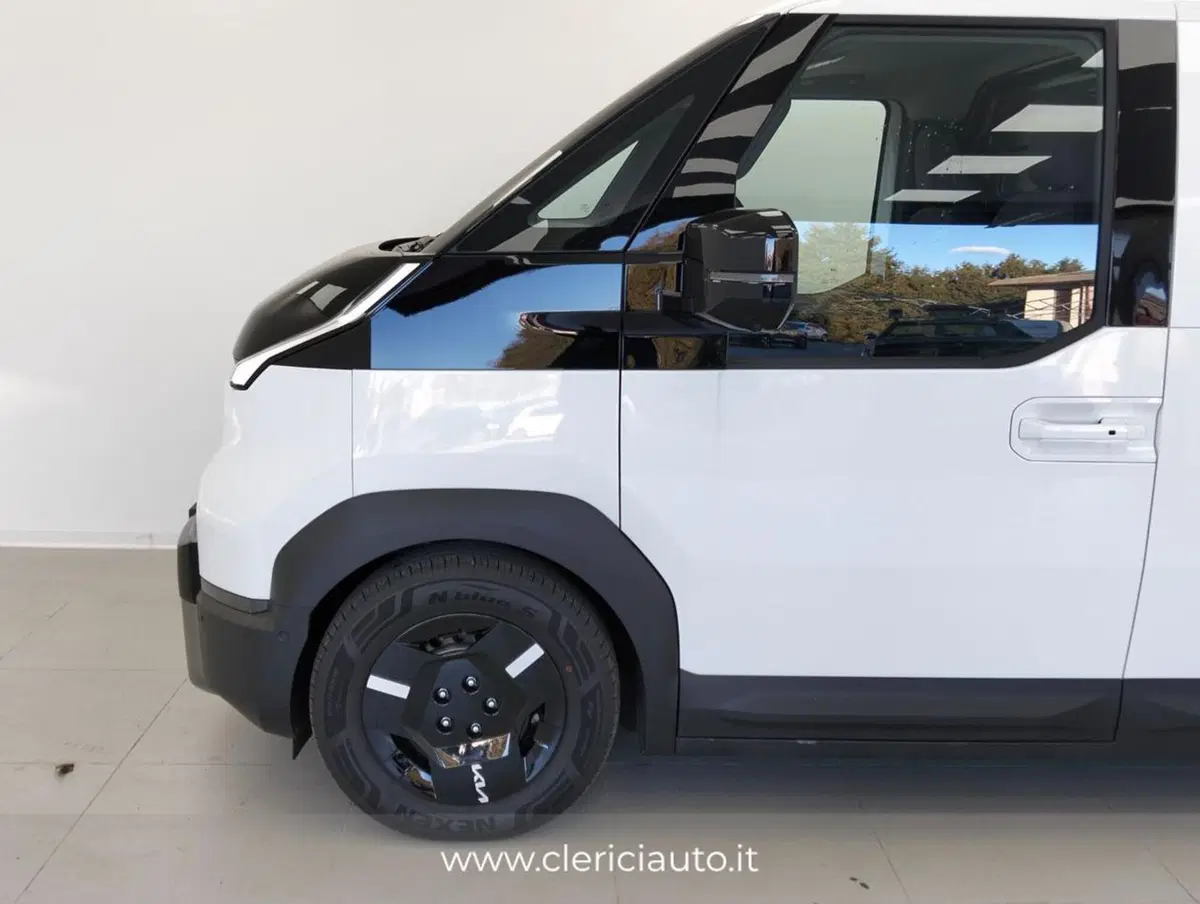 Kia PV5 Cabinato nuova a Como (7)