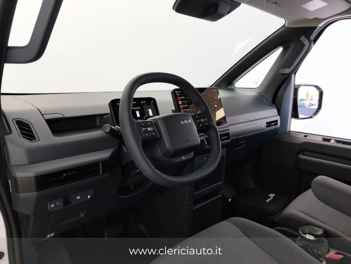 Kia PV5 Cabinato nuova a Como (8)