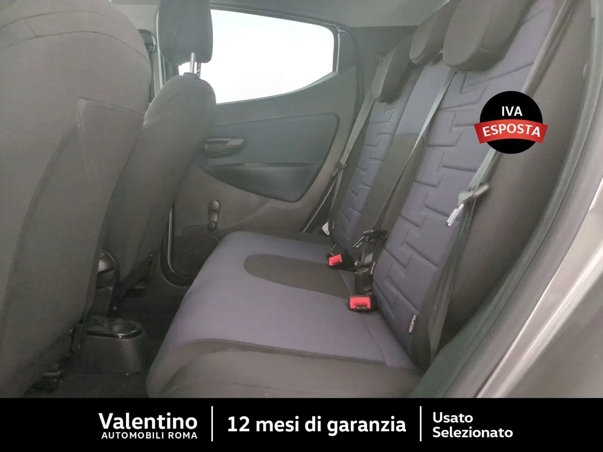 Lancia Ypsilon usata a Roma (10)