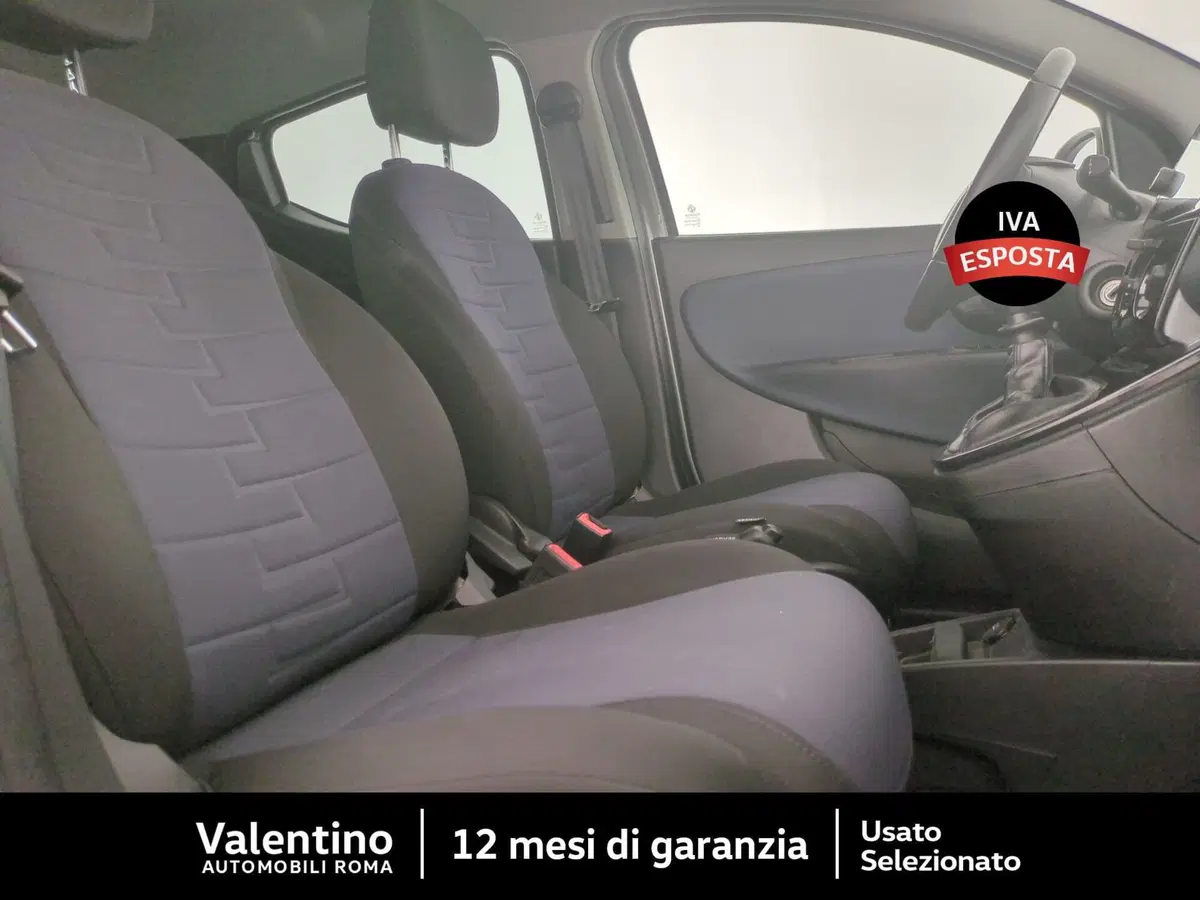 Lancia Ypsilon usata a Roma (13)