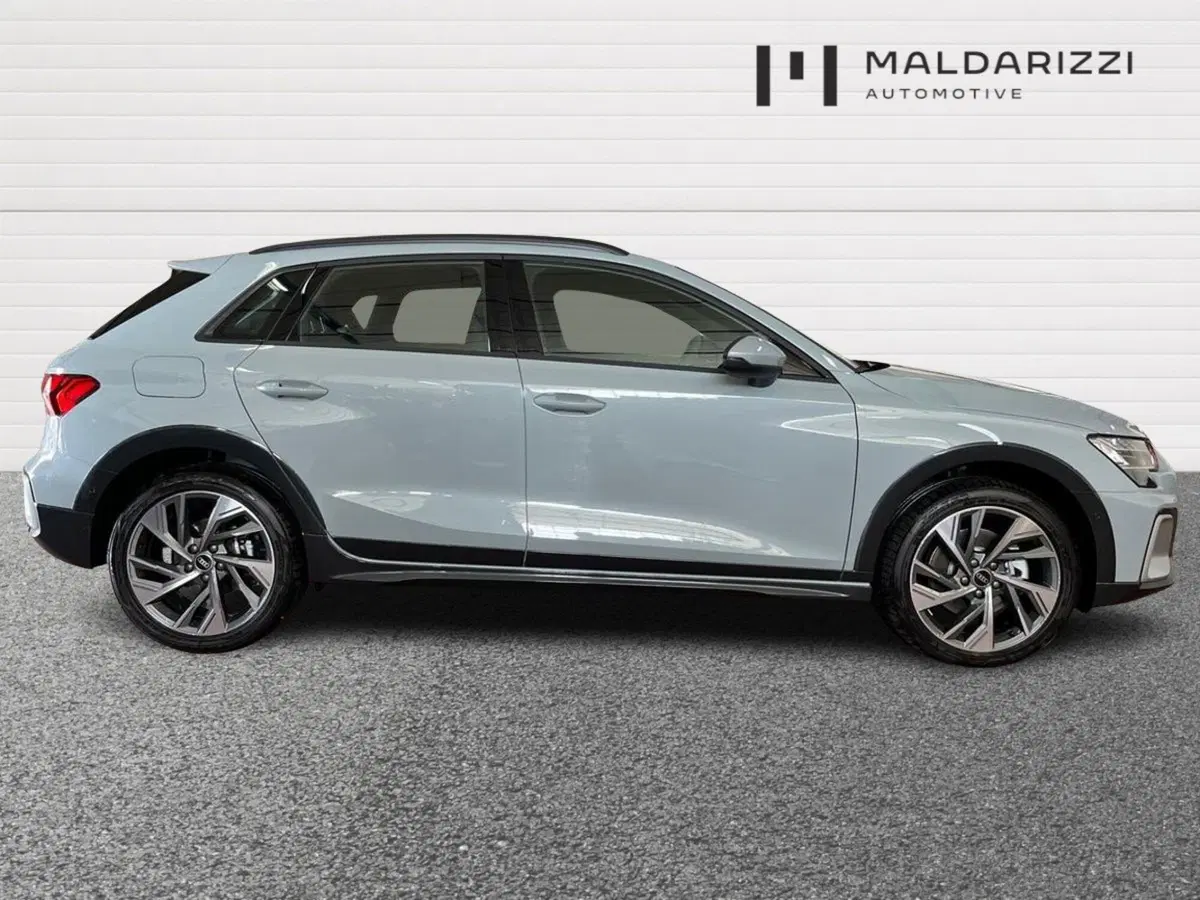 Audi A3 allstreet nuova a Matera (5)