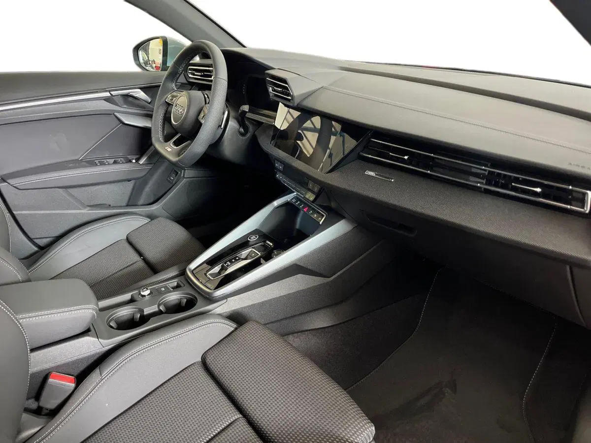 Audi A3 allstreet nuova a Matera (9)