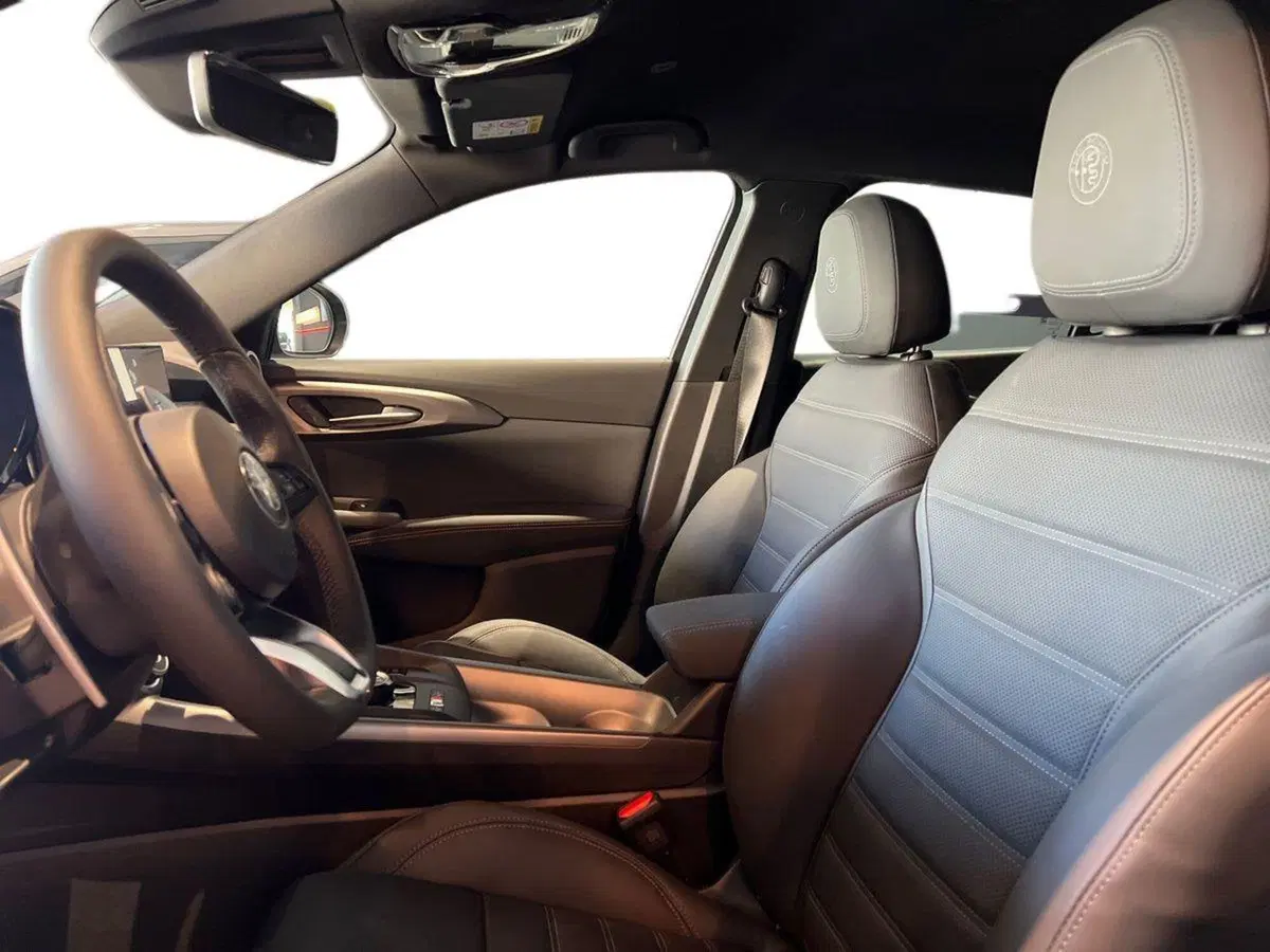 Alfa Romeo Tonale nuova a Bari (7)