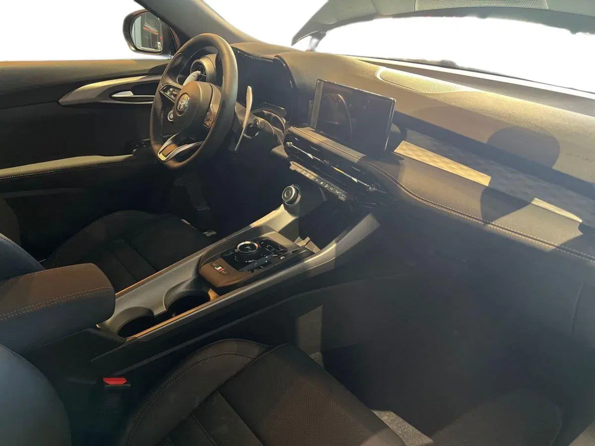 Alfa Romeo Tonale nuova a Bari (9)
