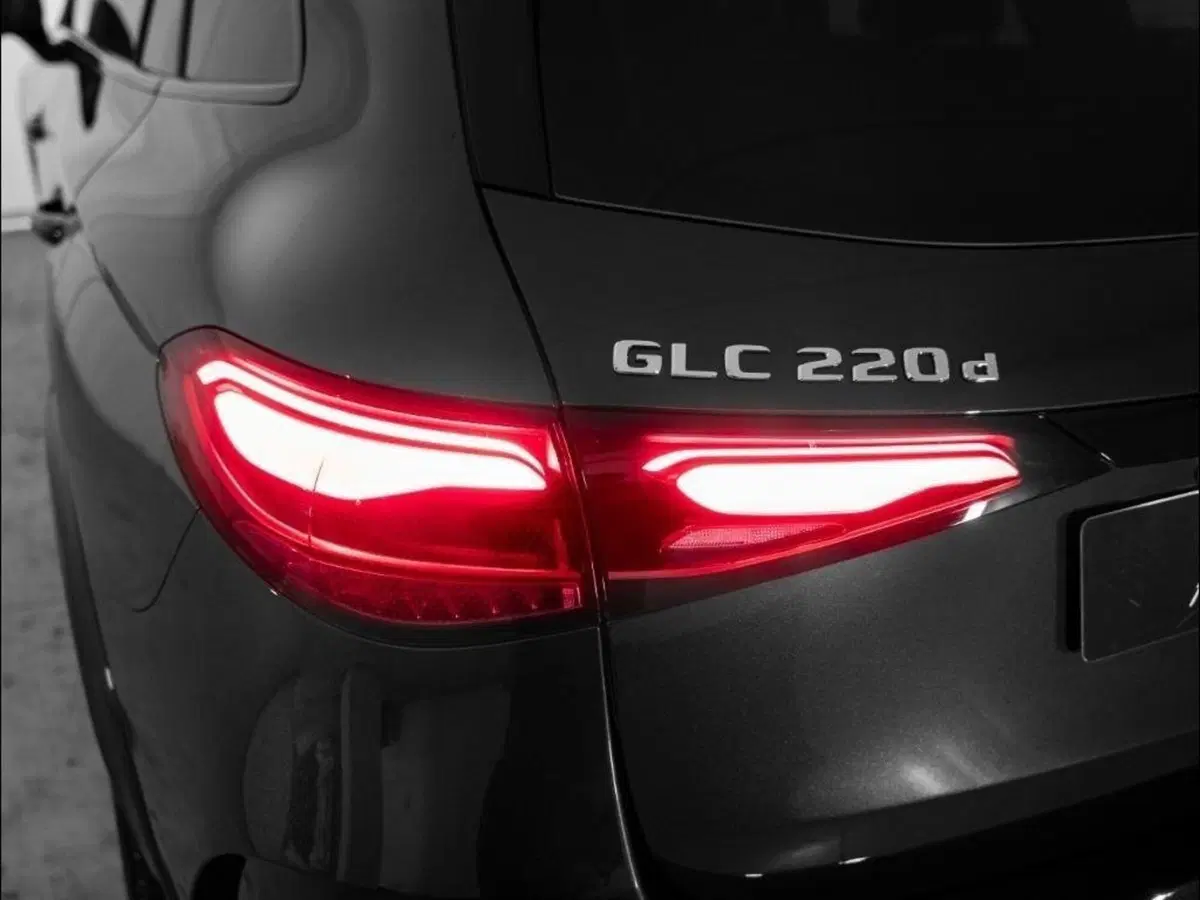 Mercedes-Benz GLC Coupé nuova a Ancona (8)