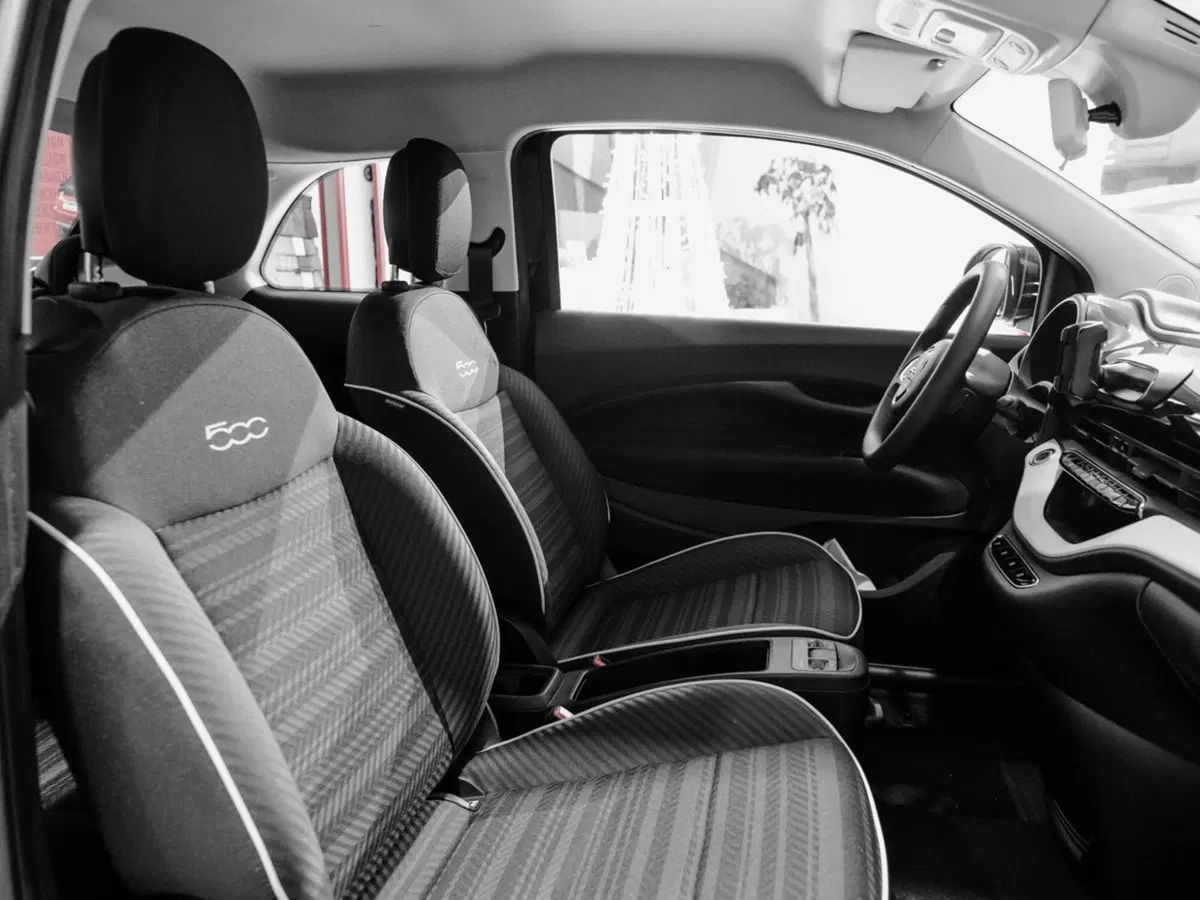 Fiat 500 Cabrio nuova a Prato (14)
