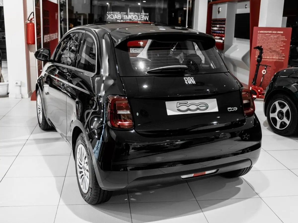 Fiat 500 Cabrio nuova a Prato (3)