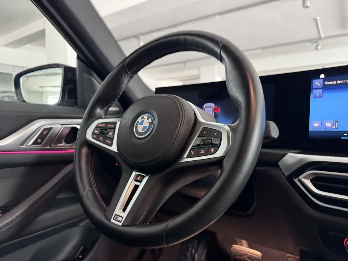 BMW i4 usata a Messina (16)