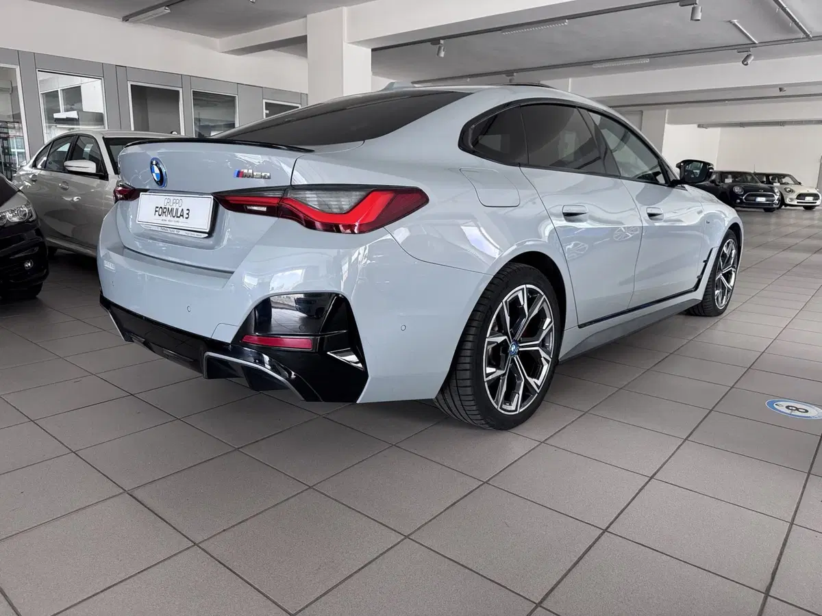 BMW i4 usata a Messina (3)