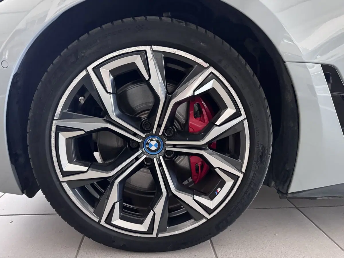 BMW i4 usata a Messina (5)